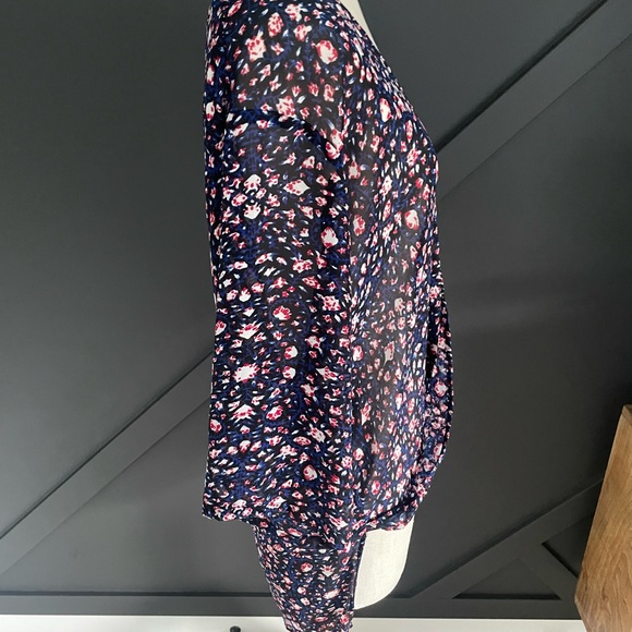 Wayf HiLo Blouse - Picture 2 of 3